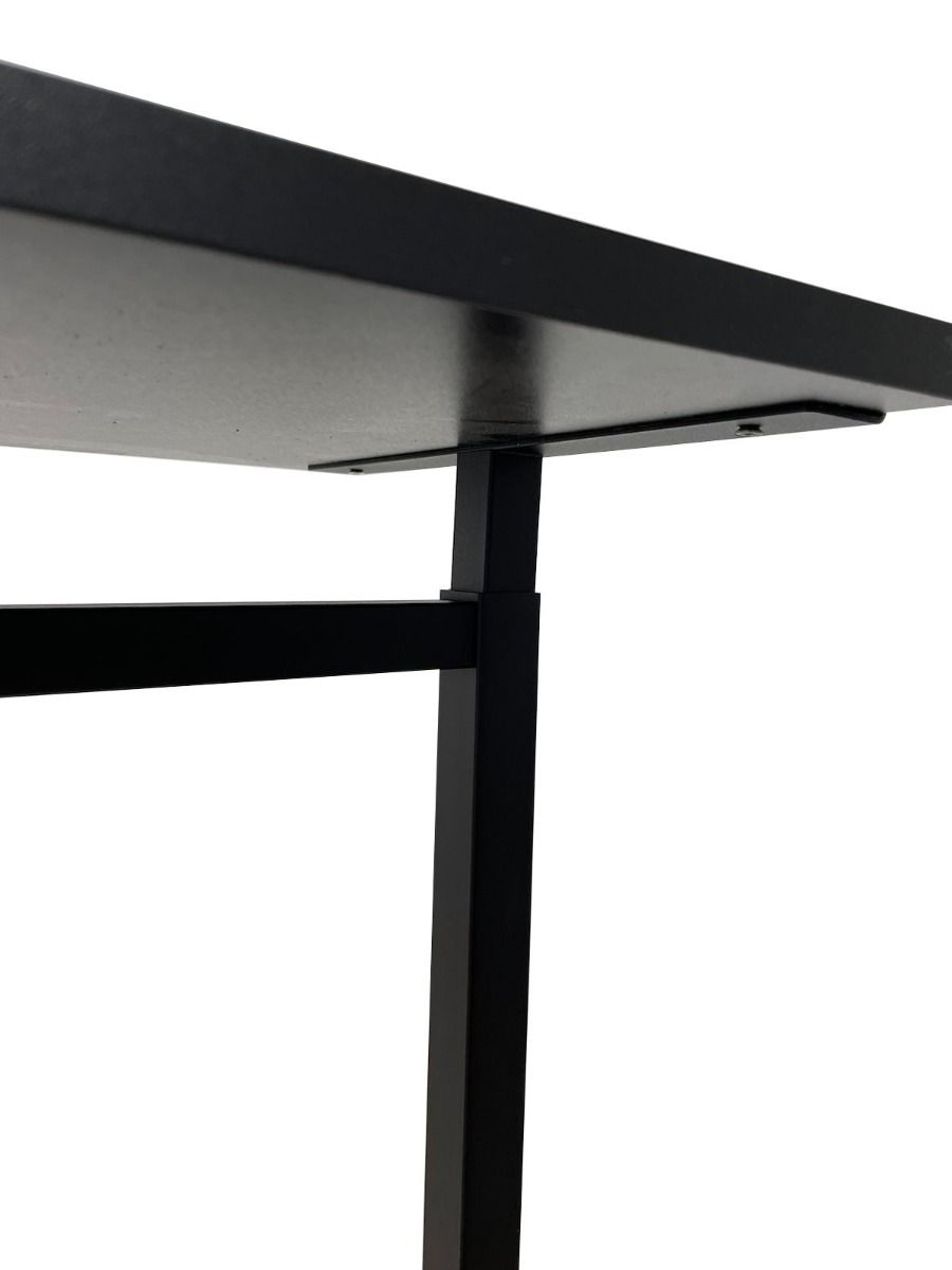 Kledingrek design zwart met legplank detail schap legbord