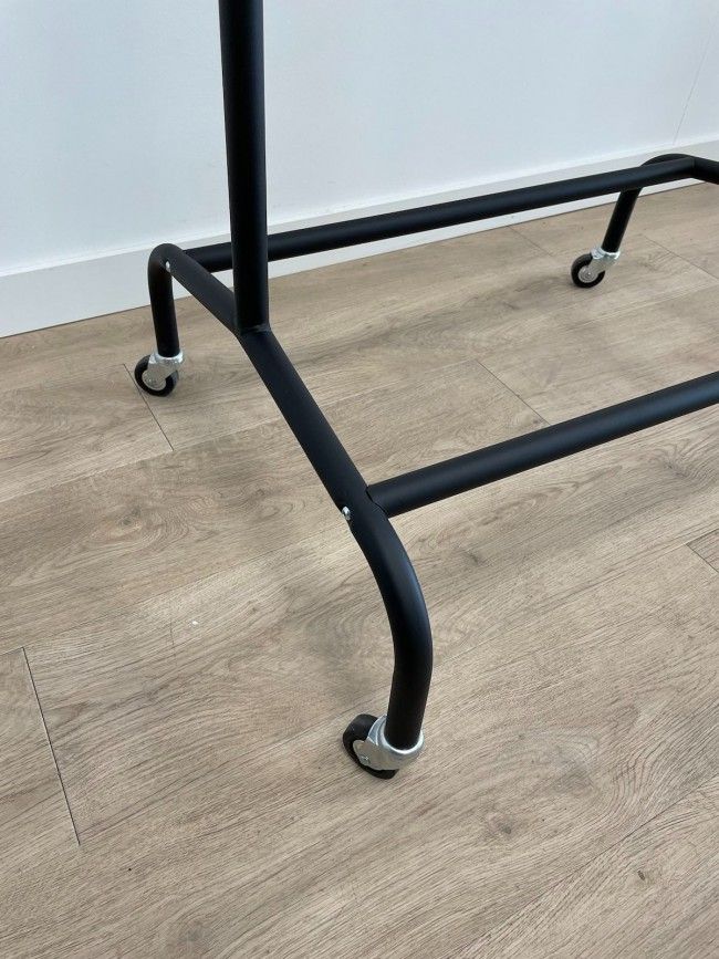 Kledingrek B70 x H154 x D55 zwart detail 3
