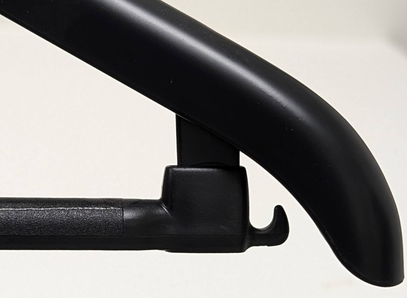 Detail kledinghanger 44cm NF44-S kunststof Zwart 90 stuks