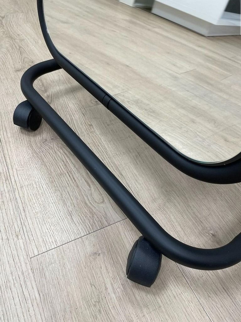 Passpiegel zwart verrijdbaar en kantelbaar 143cm hoog detail